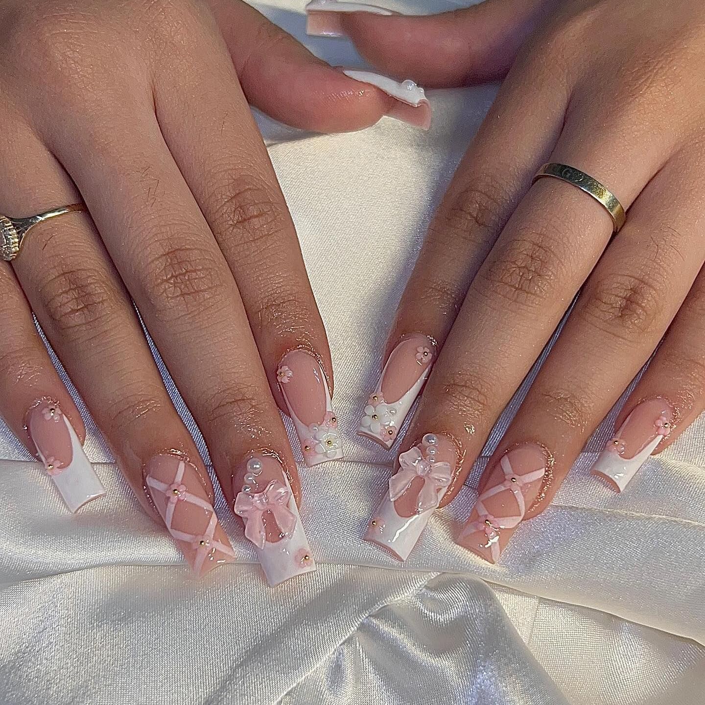 BABALAL Coffin Press on Nails Long Fake Nails White French Glue on Nails Glitter Rhinestone Flower Design Ballerina False Nails 24Pcs Shiny Acrylic Nails for Women and Girls